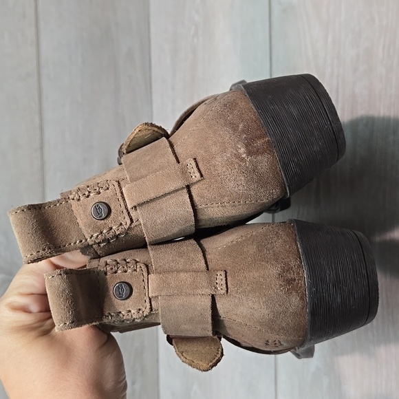 NWOB UGG Wymla Ankle Distressed Leather Buckle Detail Moto Boho Shoes Sz 8 - Picture 7 of 13